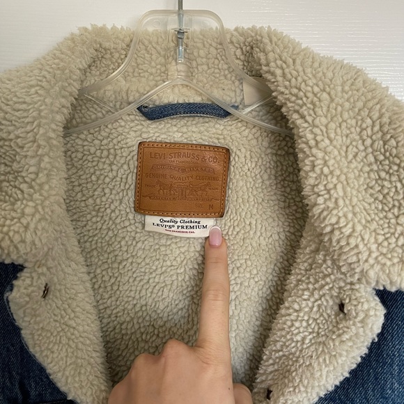 Levi Trucker Jacket - Picture 2 of 4